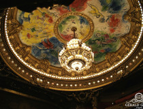 Le plafond de la salle de spectacle par Marc Chagall
