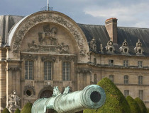 Canon à l'entrée de l'hôtel des Invalides Canon à l'entrée de l'hôtel des Invalides