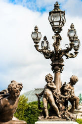 Rondes d'Amour (par Henri Gauquié), elles servent de base à des candélabres à 5 globes Rondes d'Amour (par Henri Gauquié), elles servent de base à des candélabres à 5 globes