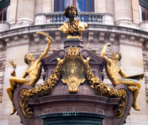 Charles Garnier par Jean-Baptiste Carpeaux - La Renommée et l'Etude par Gabriel-Jules Thomas